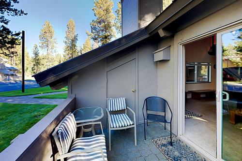 Tennis Village Unit 20 – Photos 2