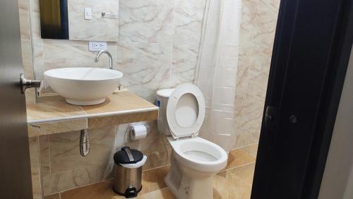 Koupelna v ubytování Apartamentos Las Piloneras