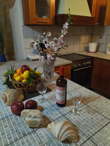 Makanan di atau berdekatan apartmen