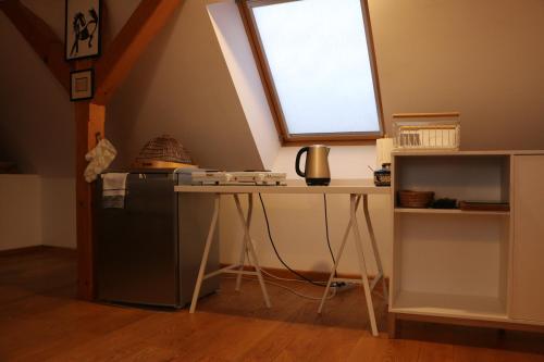 a desk and a window in a room at Pszczelarnia Dom Pracy Twórczej in Wilkanów