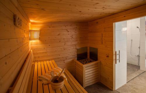 a small room with a wooden floor and wooden walls at Landhotel Grünberg am See in Gmunden
