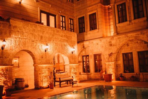 Kolam renang di atau dekat dengan Grand Cappadocia Hotel