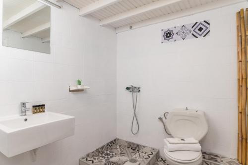 SeaView Apartment & Studios tesisinde bir banyo