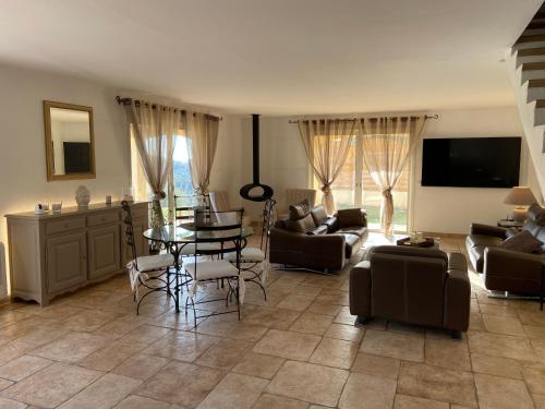 Villa avec piscine chauffée Nice collines