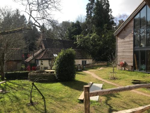 a yard with a house and a wooden fence at sika lodge in Wareham