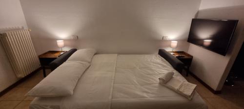 A bed or beds in a room at FGH Mono Locale ZONA FIERA