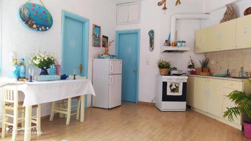 Gallery image of Socrates sea view in Kámpos