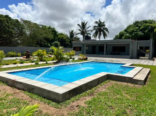 Bazén v ubytování Eugénia e Filhas Holiday house nebo v jeho okolí