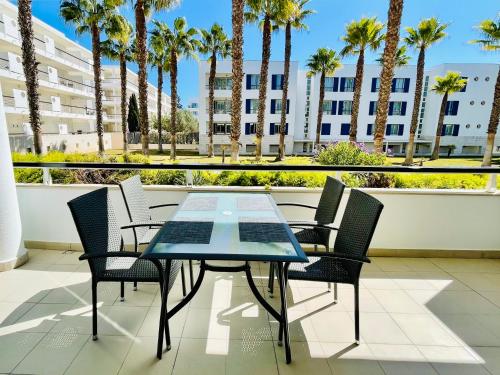 Angies Marina Apartment, includes 2 Free Passes for the Marina Pool