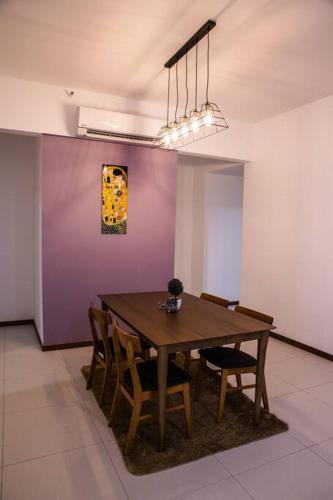 Imagen de la galería de The Landmark by Katana 3BR to 4BR Luxury Seaview Landmark Homestay at Gurney 15-16pax 无敌海景套房, en Tanjong Tokong