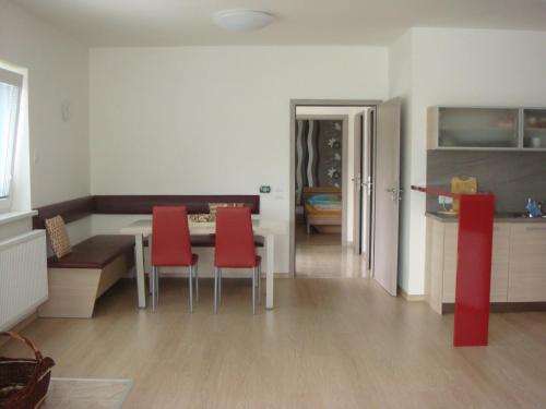 Ein Sitzbereich in der Unterkunft Apartmán Kurdějov