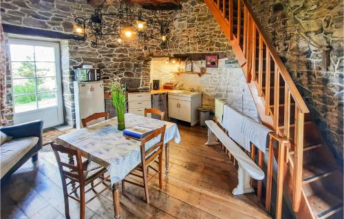 Η κουζίνα ή μικρή κουζίνα στο Beautiful Home In Cherrueix