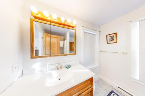a bathroom with a sink and a mirror at Murray Hill Waterside in East Boothbay