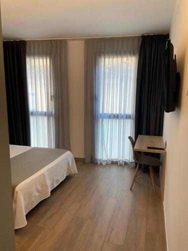 Posteľ alebo postele v izbe v ubytovaní Hotel Mestral Perelló