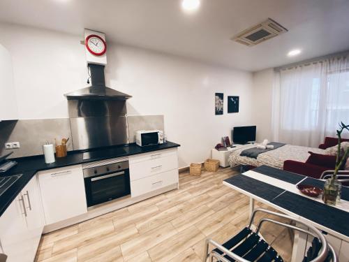 a kitchen with a stove and a living room at Estudio Estadio Wanda Metropolitano in Madrid