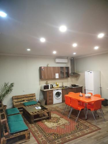 Kuchyň nebo kuchyňský kout v ubytování Bee Lucky Hostel and Tours