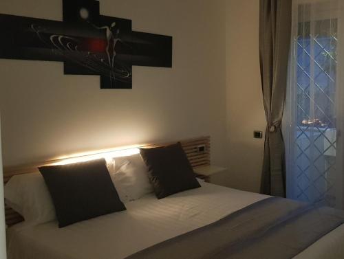 Una cama o camas en una habitación de THAT'S AMORE FIUMICINO Airport