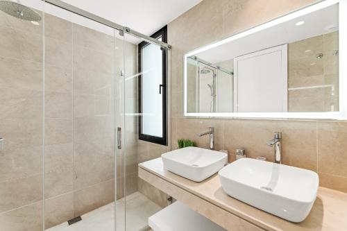 a bathroom with a sink and a mirror at Oasis by the Sea in La Cala de Mijas (La Valvega) in Mijas Costa