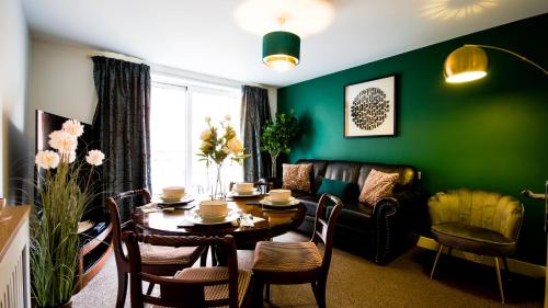 -25 Percent Mth Off - Superb - City Center - 2BD Apt - King Beds - Wise Stays