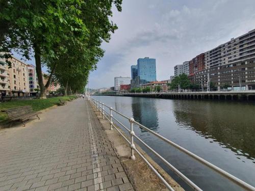 Výhled na řeku, která protéká v blízkosti penzionu – hostince