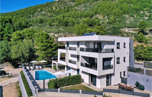 Stunning Apartment In Baska Voda