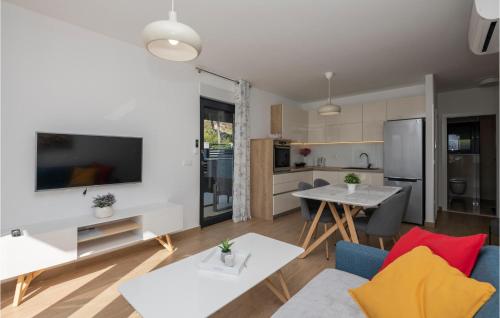 Cozy Apartment In Baska Voda