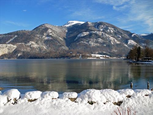 a view of a lake with snow covered mountains at Haus Seehof in Sankt Gilgen