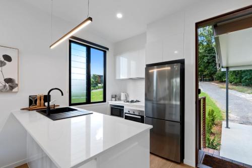 Kuchyň nebo kuchyňský kout v ubytování The Ridge at Maleny 1 Bedroom Villa
