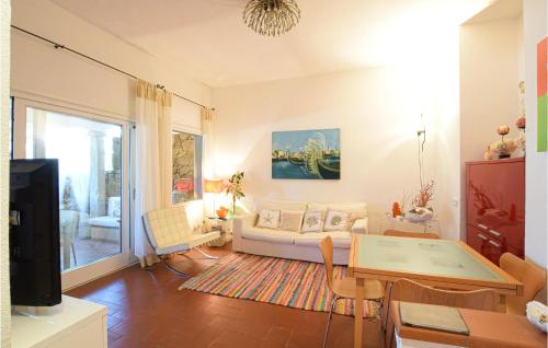 Et opholdsområde på Nice Home In Porto Rotondo