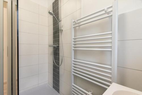 Un baño de RAJ Living - 4 Room Apartments - 30 Min Messe DUS