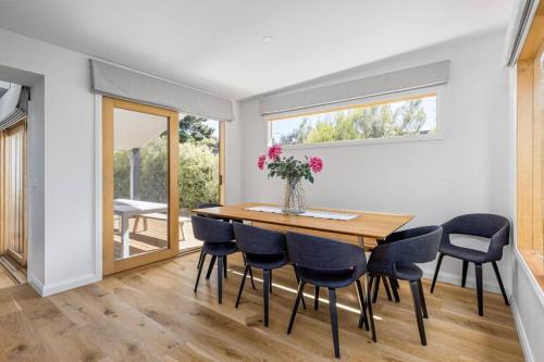 Φωτογραφία από το άλμπουμ του Everleigh - renovated, spacious beach house σε Saint Andrews Beach