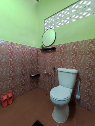 Kubang Kerian DECO HOMESTAY Aircond Wifi Netflix tesisinde bir banyo