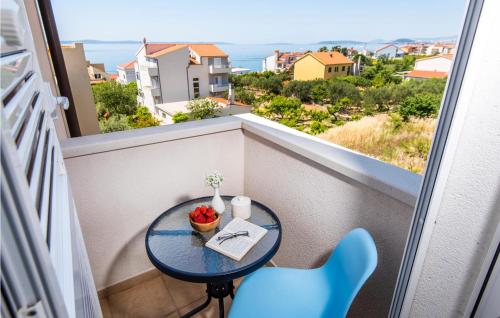 2 Bedroom Cozy Apartment In Podstrana