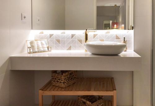 a bathroom with a white sink and a counter at Casa Suyay Studio in Aveiro