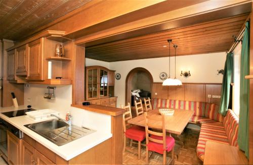 Kuchyň nebo kuchyňský kout v ubytování Chalet Lake View - Pinzgau Holidays