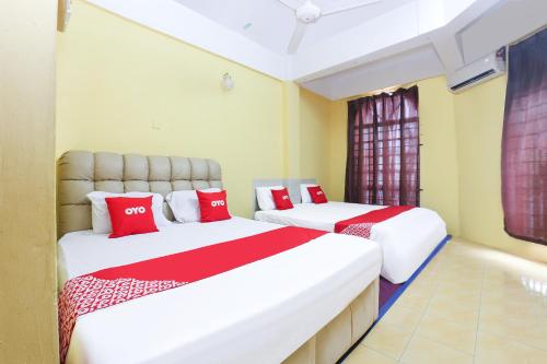 Postel nebo postele na pokoji v ubytování OYO 90321 Hotel Bajet Sri Manal