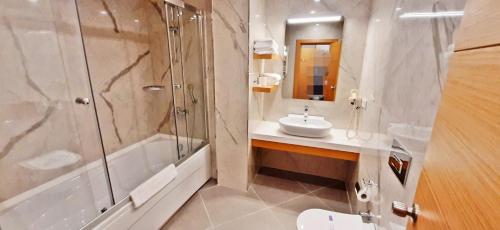 a bathroom with a sink and a shower and a toilet at Silivri Park Hotel in Silivri