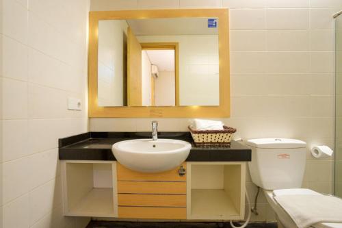 Ванная комната в Life Hotel Stasiun Kota Surabaya
