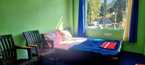 a small bedroom with a bed and a window at Neoravalley Homestay, Lava in Rishop