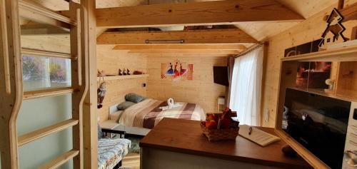 Voodi või voodid majutusasutuse Apartma, glamping Na koncu vasi toas