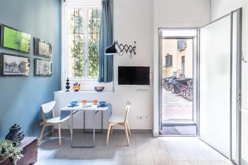 a dining room with a table and chairs at ALTIDO Vibrant Studio for 3 near the City Centre in Milan