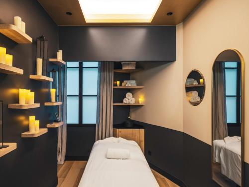 Katil atau katil-katil dalam bilik di Dandy Hotel & Kitchen