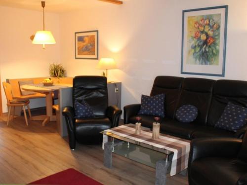 a living room with a couch and chairs and a table at Ferienhaus Nr 28, Kategorie Königscard, Feriendorf Hochbergle, Allgäu in Bichel