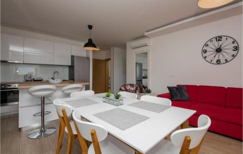 Cozy Apartment In Baska Voda