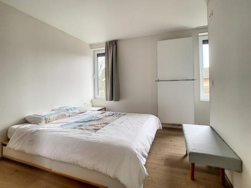 Un pat sau paturi într-o cameră la Oostduinkerke aan zee vakantiewoningen De Baeken