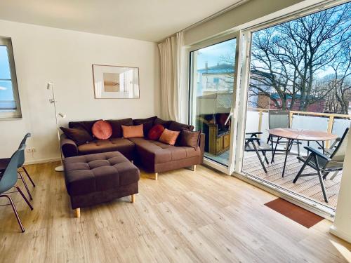 a living room with a couch and a table at Kleine Krabbe in Markgrafenheide