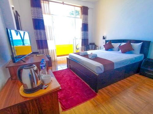 Un ou plusieurs lits dans un hébergement de l'établissement OREO BEACH HOTEL KALUTARA