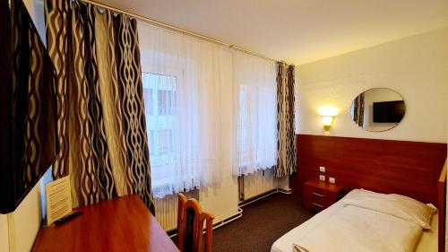 En eller flere senge i et værelse på Hotel Zentrum