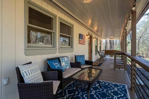 The Deer Inn of Ellijay w Pool Table and FirePit