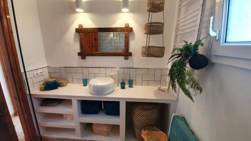 Dapur atau dapur kecil di Binibeca Vell Luxury Villa, sea direct access, private pool